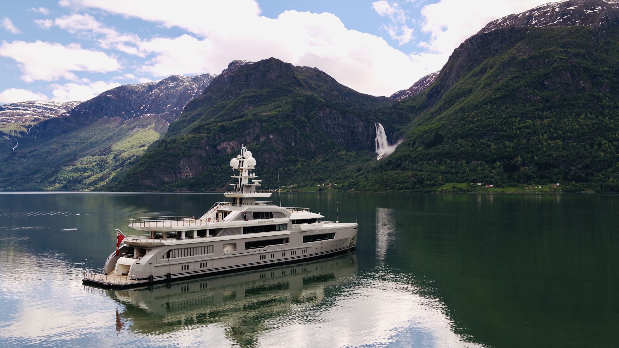 Motor Yacht CLOUDBREAK for Charter with SuperYachtsMonaco