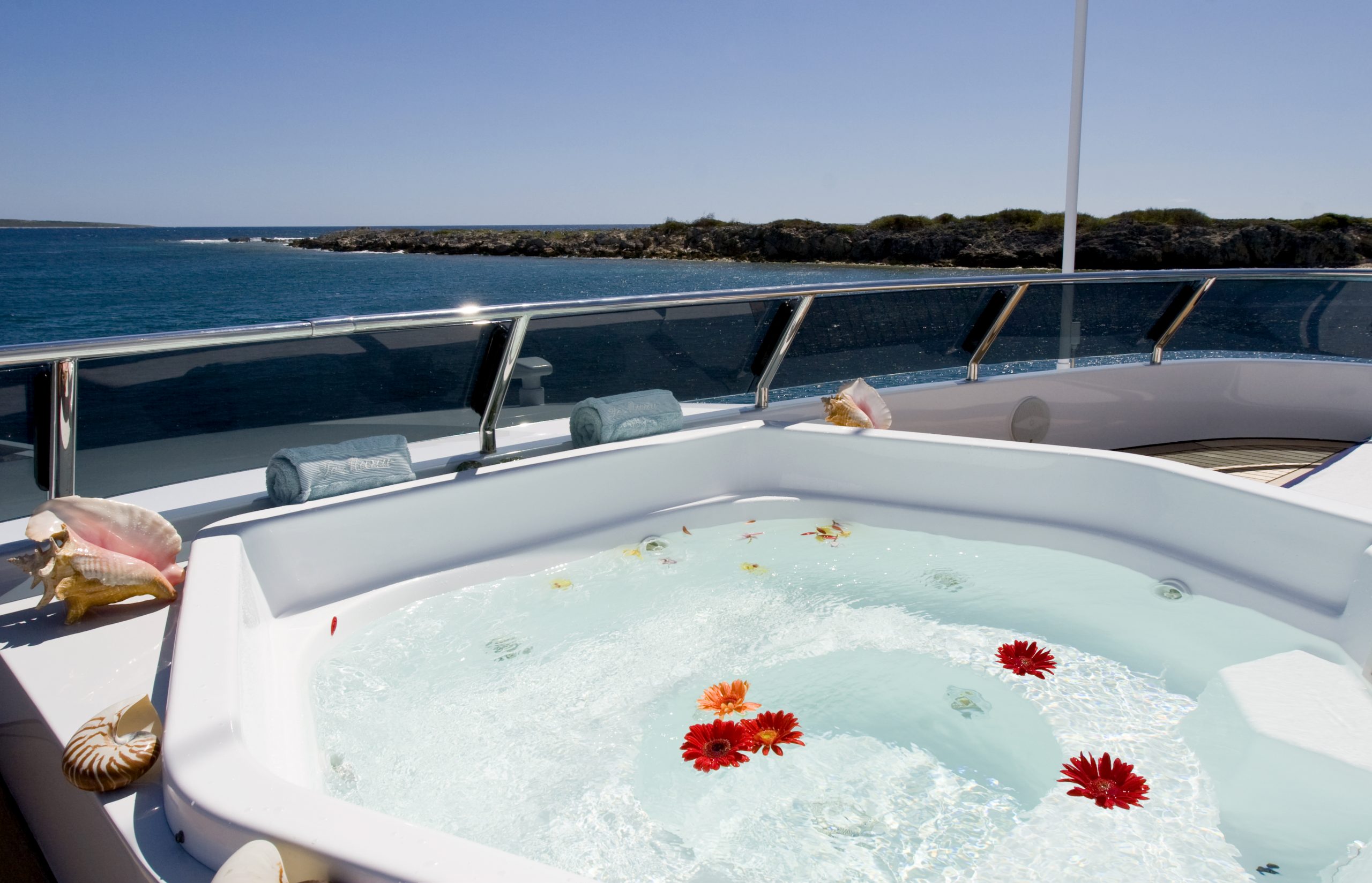 M/Y TE MANU for charter with SuperYachtsMonaco