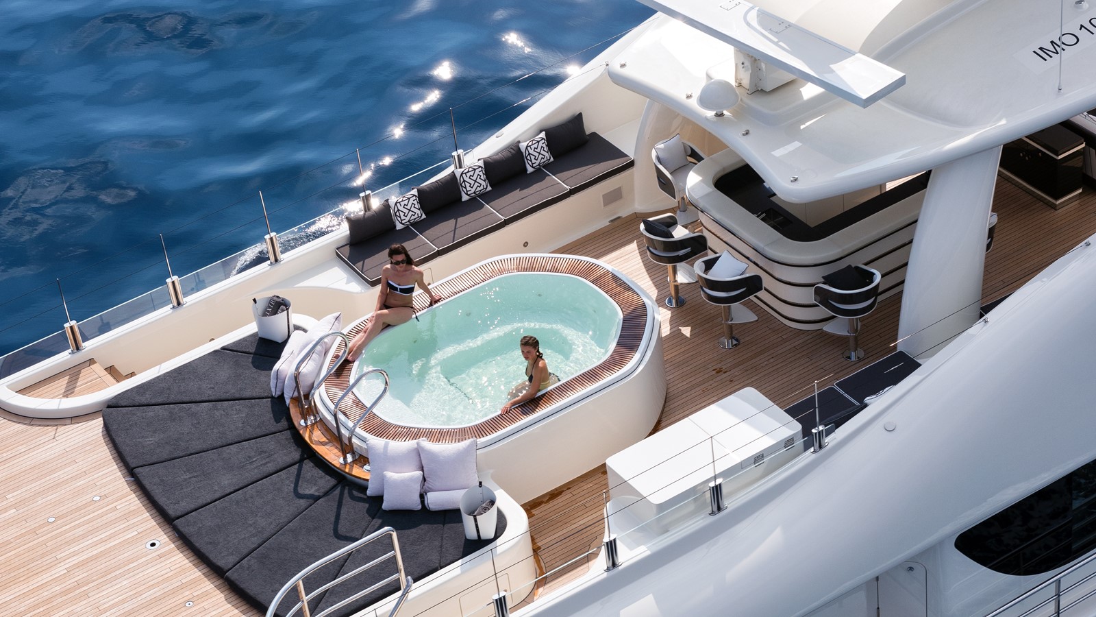 yacht for charter elixir