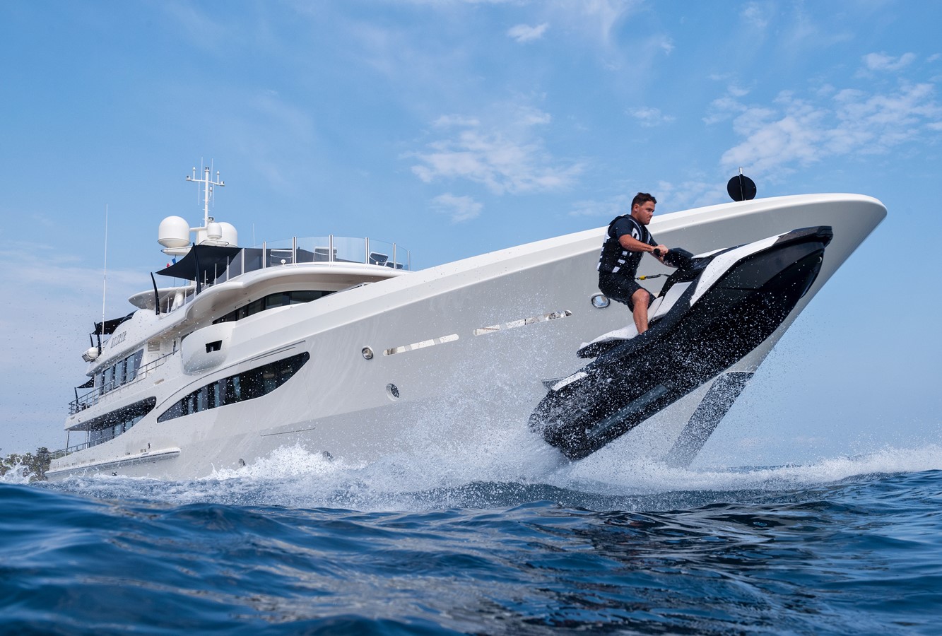 yacht for charter elixir