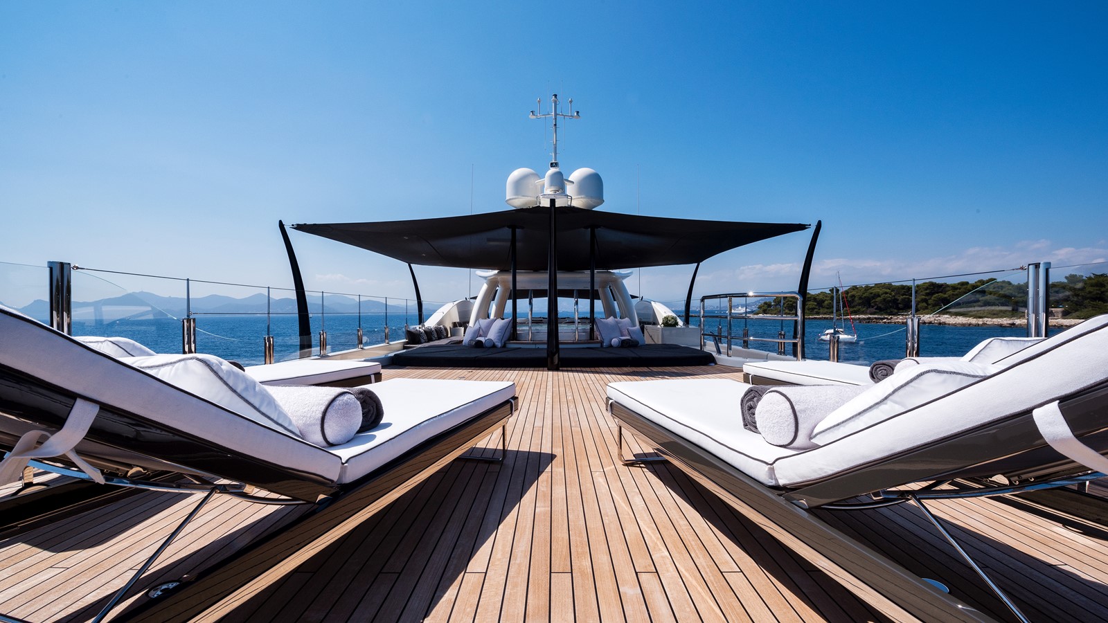 yacht for charter elixir