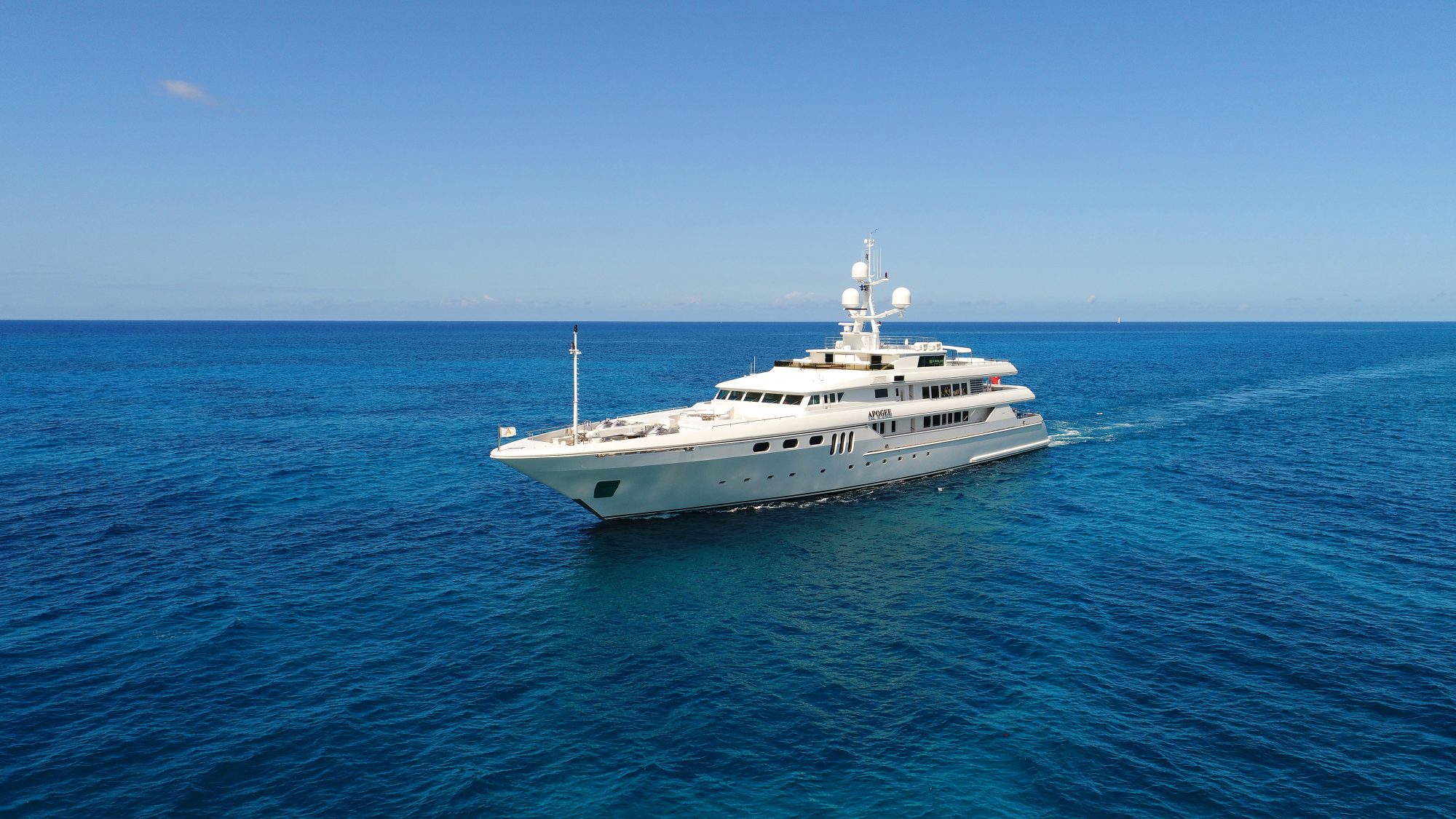 apogee yacht for charter