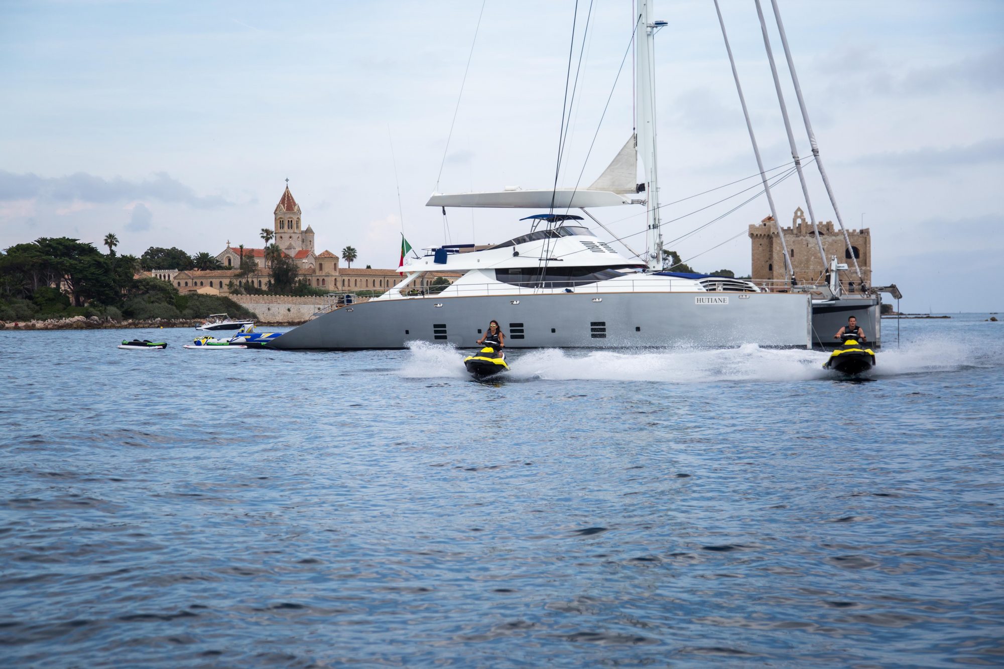 yacht for charter hutiane