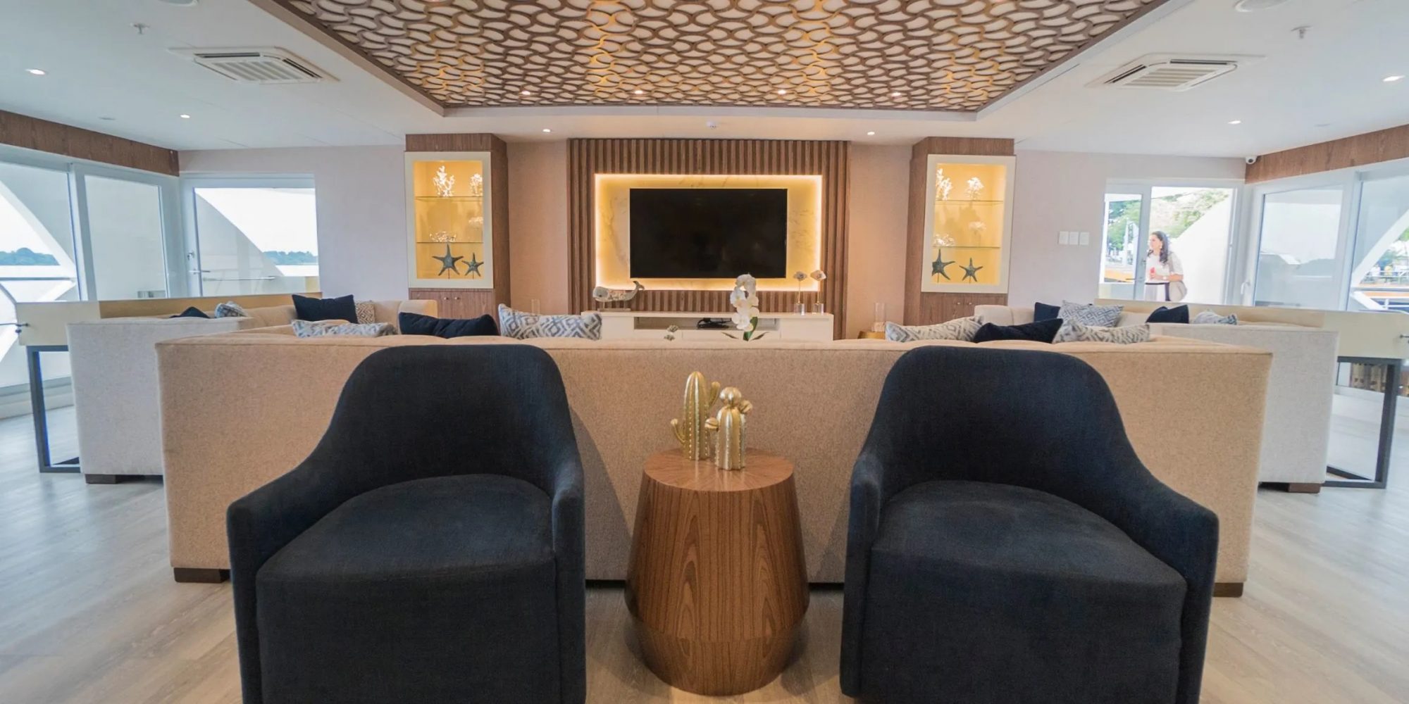 Motor Yacht ELITE for Charter with SuperYachtsMonaco