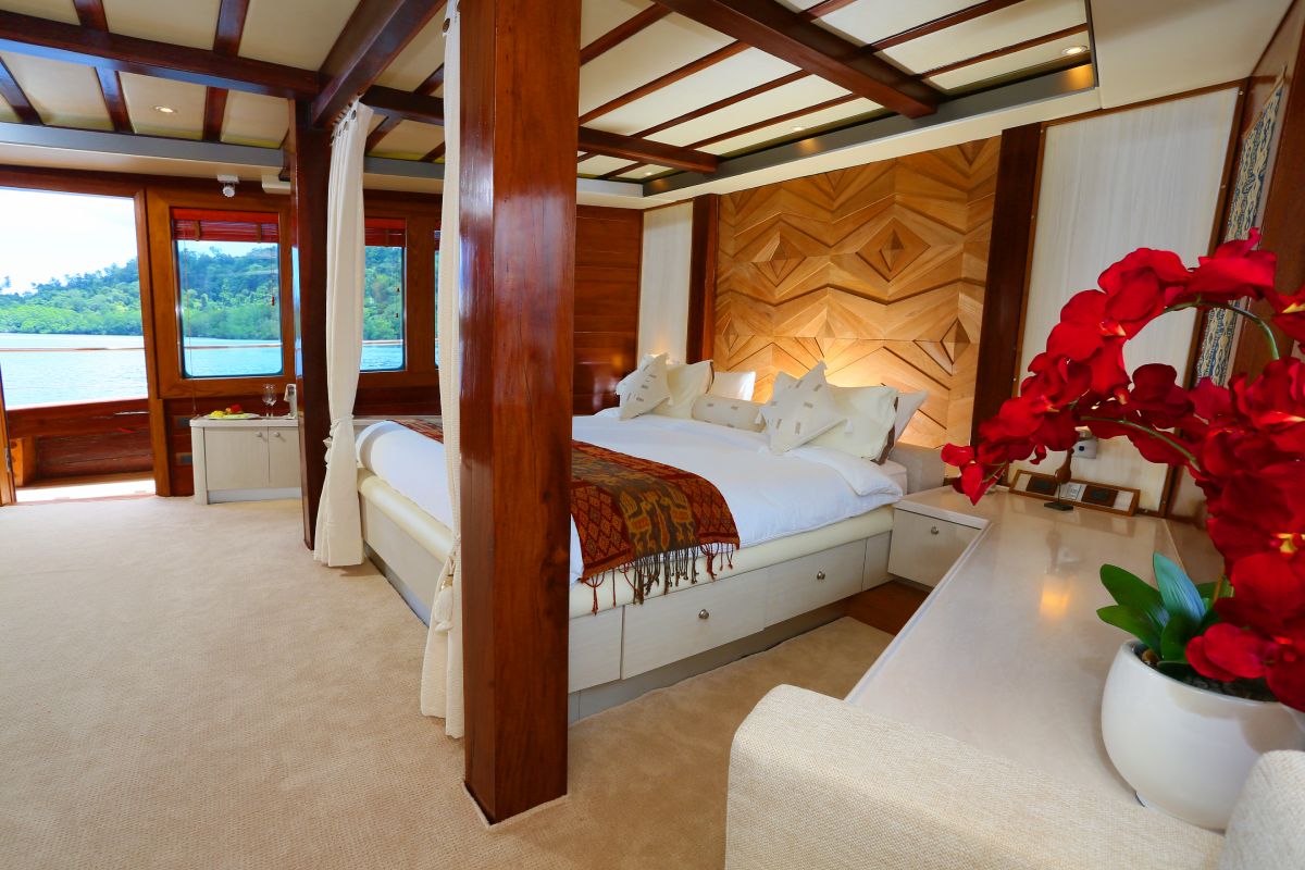 Sailing Yacht LAMIMA for Charter with SuperYachtsMonaco