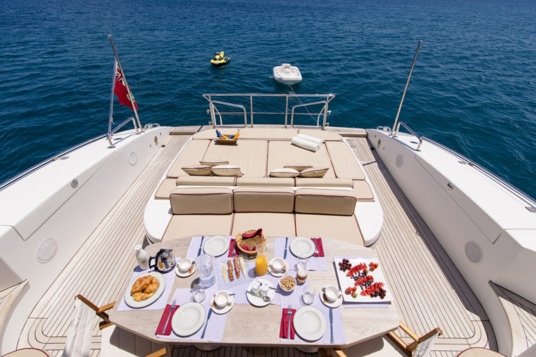 yacht for charter little zoe