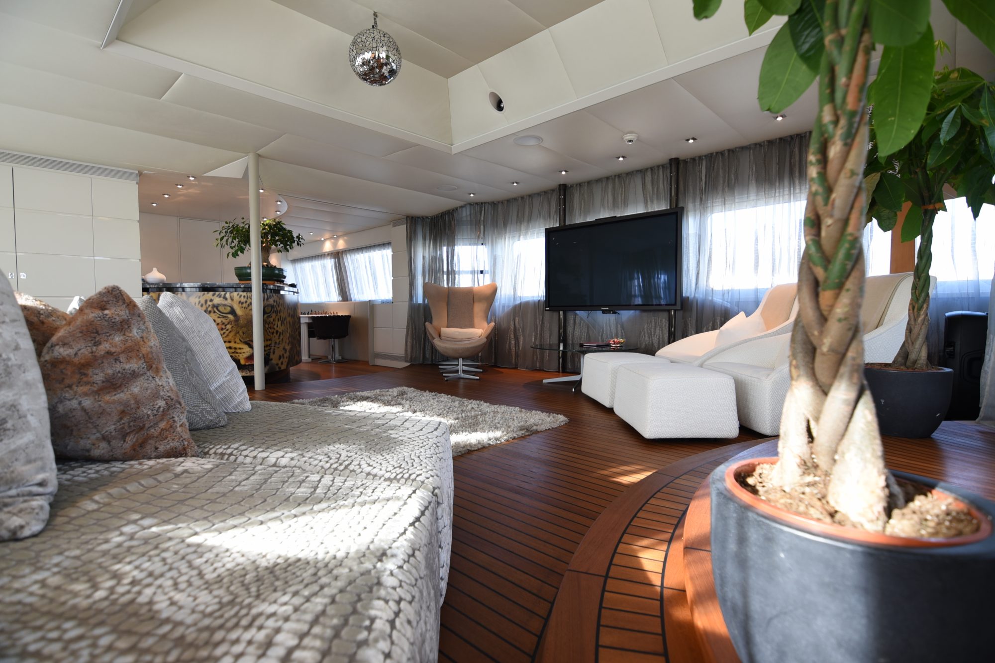 Motor Yacht LIFE SAGA for Sale with SuperYachtsMonaco
