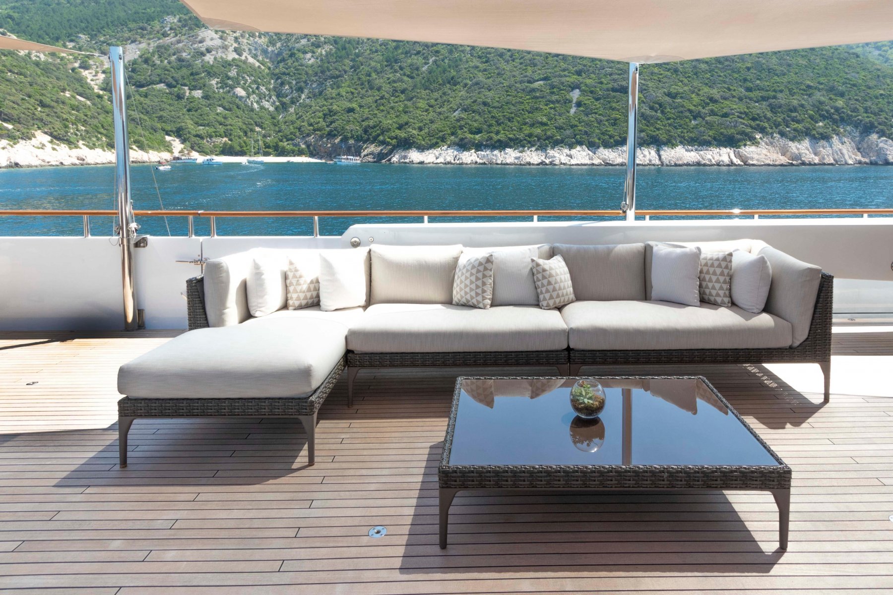 Motor Yacht MIRAGE for Charter with SuperYachtsMonaco