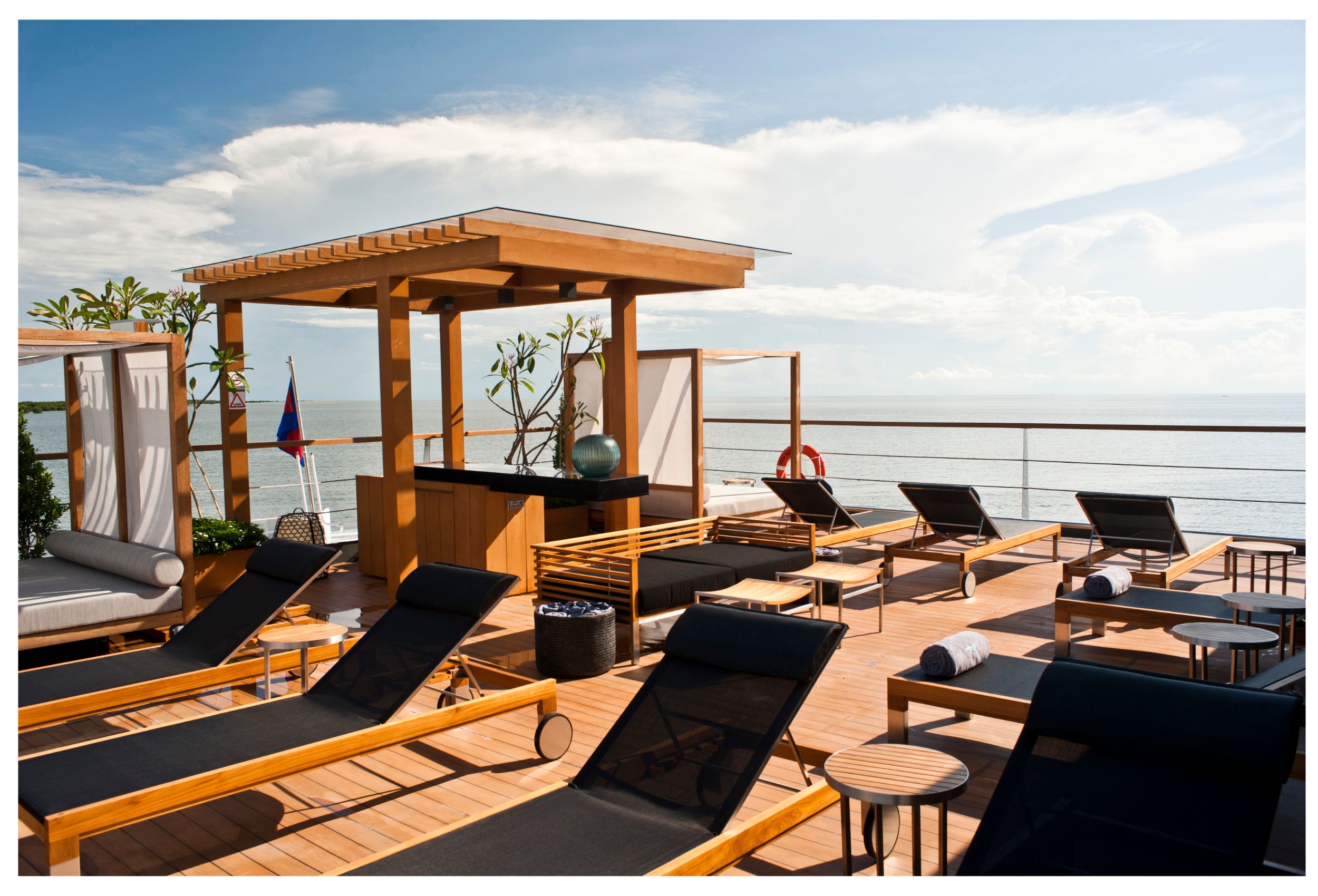 M/Y AQUA MEKONG for Charter with SuperYachtsMonaco