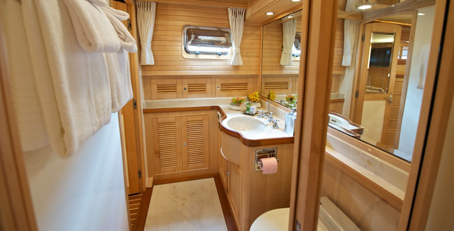 Motor Yacht MISS KULANI for charter with SuperYachtsMonaco