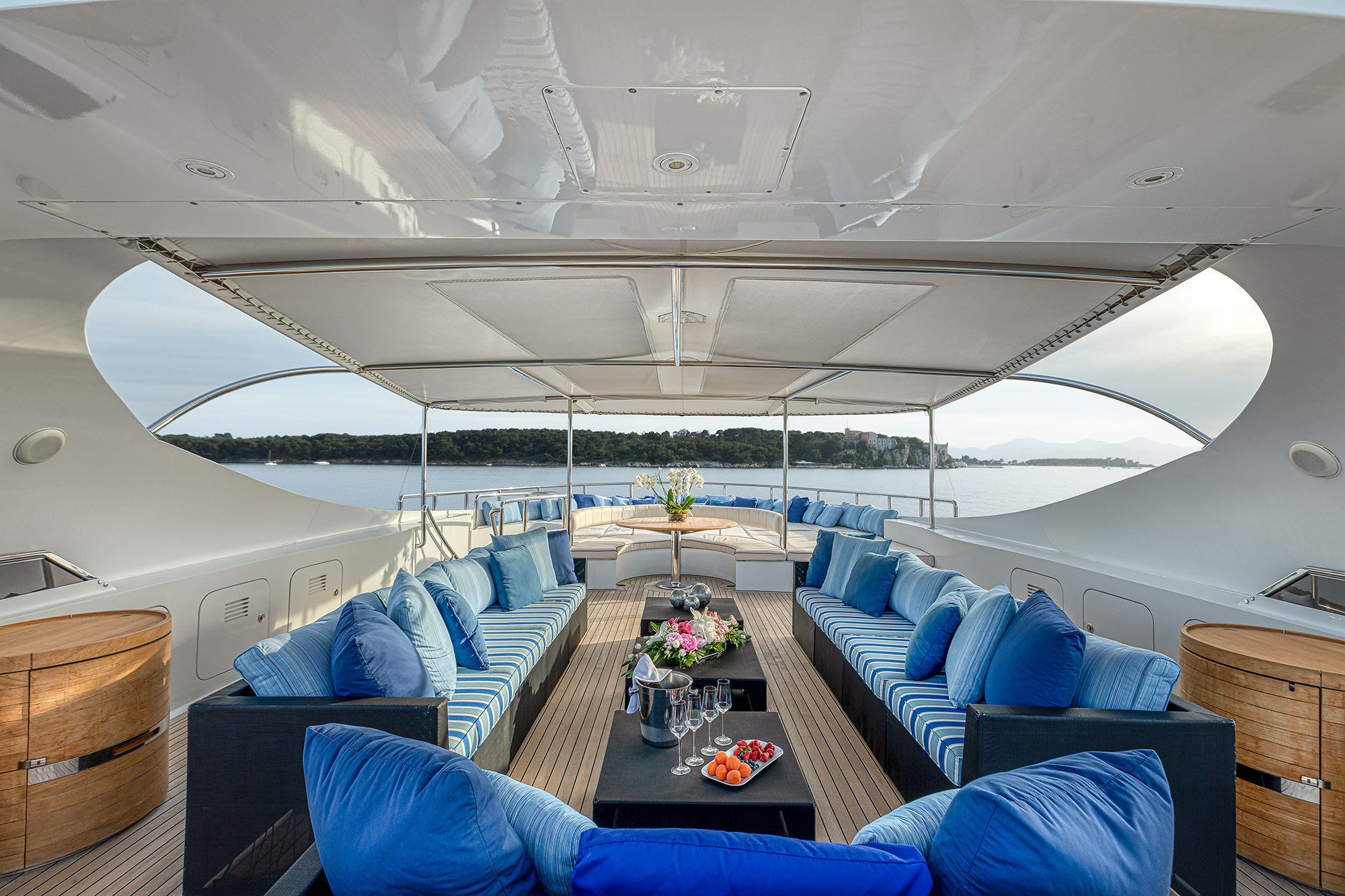 Motor Yacht LUISA for Charter with SuperYachtsMonaco