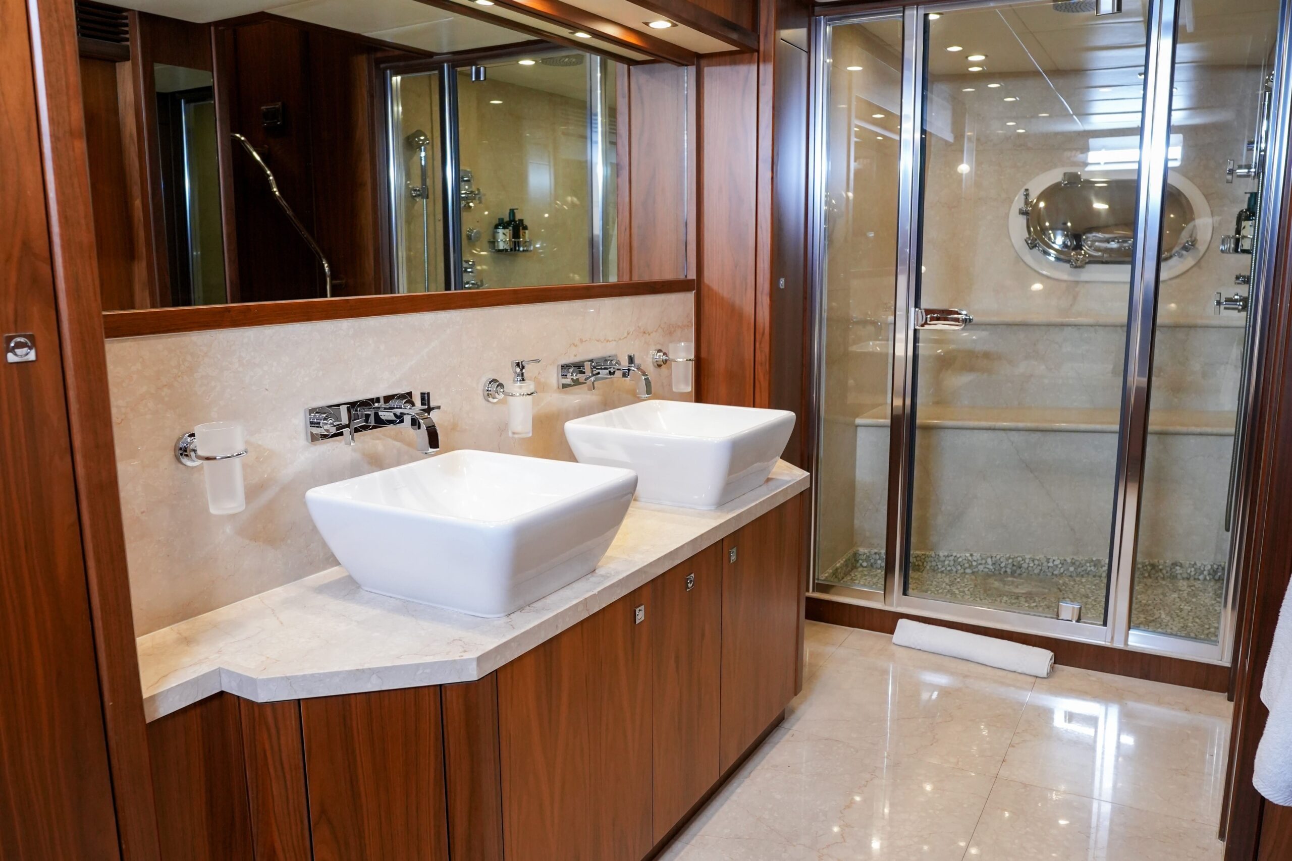 yacht for charter LUCIEN