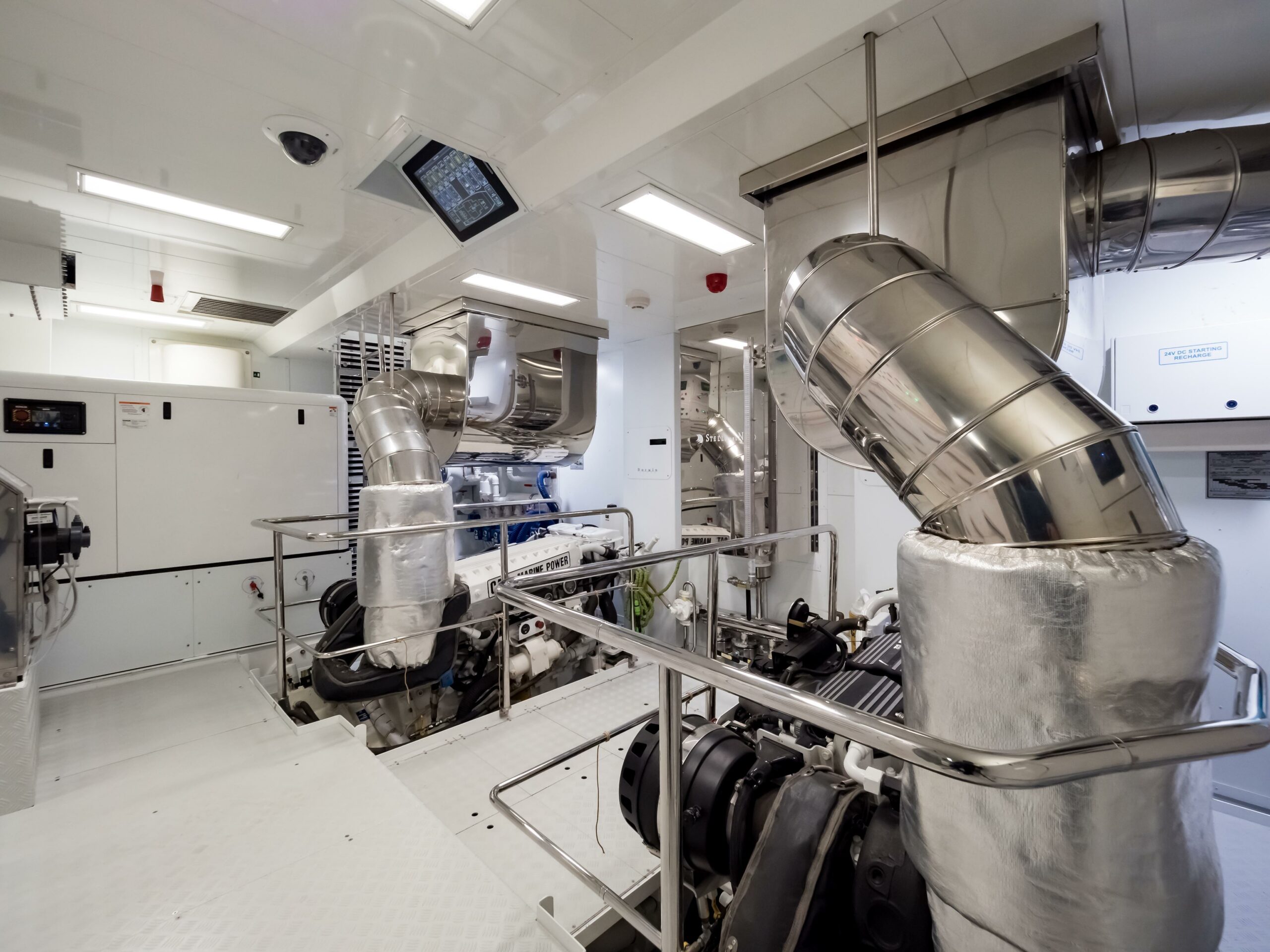 Darwin Class 86 explorer yacht