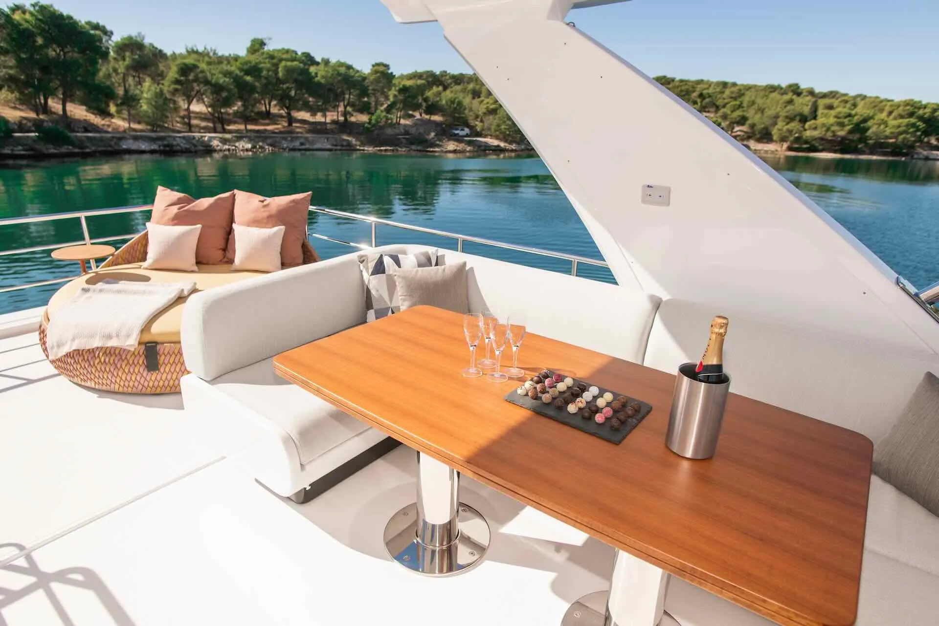 Motor Yacht ALIBABA for Charter with SuperYachtsMonaco