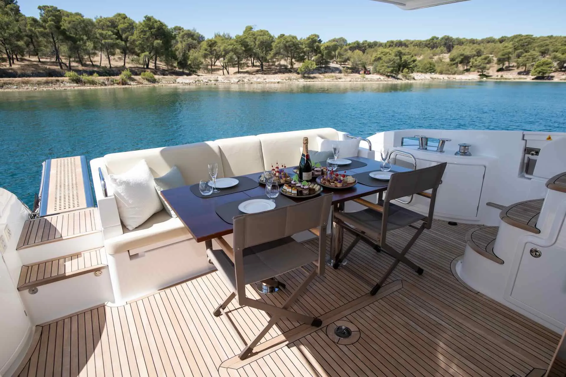 Motor Yacht MY LAURA for Charter with SuperYachtsMonaco