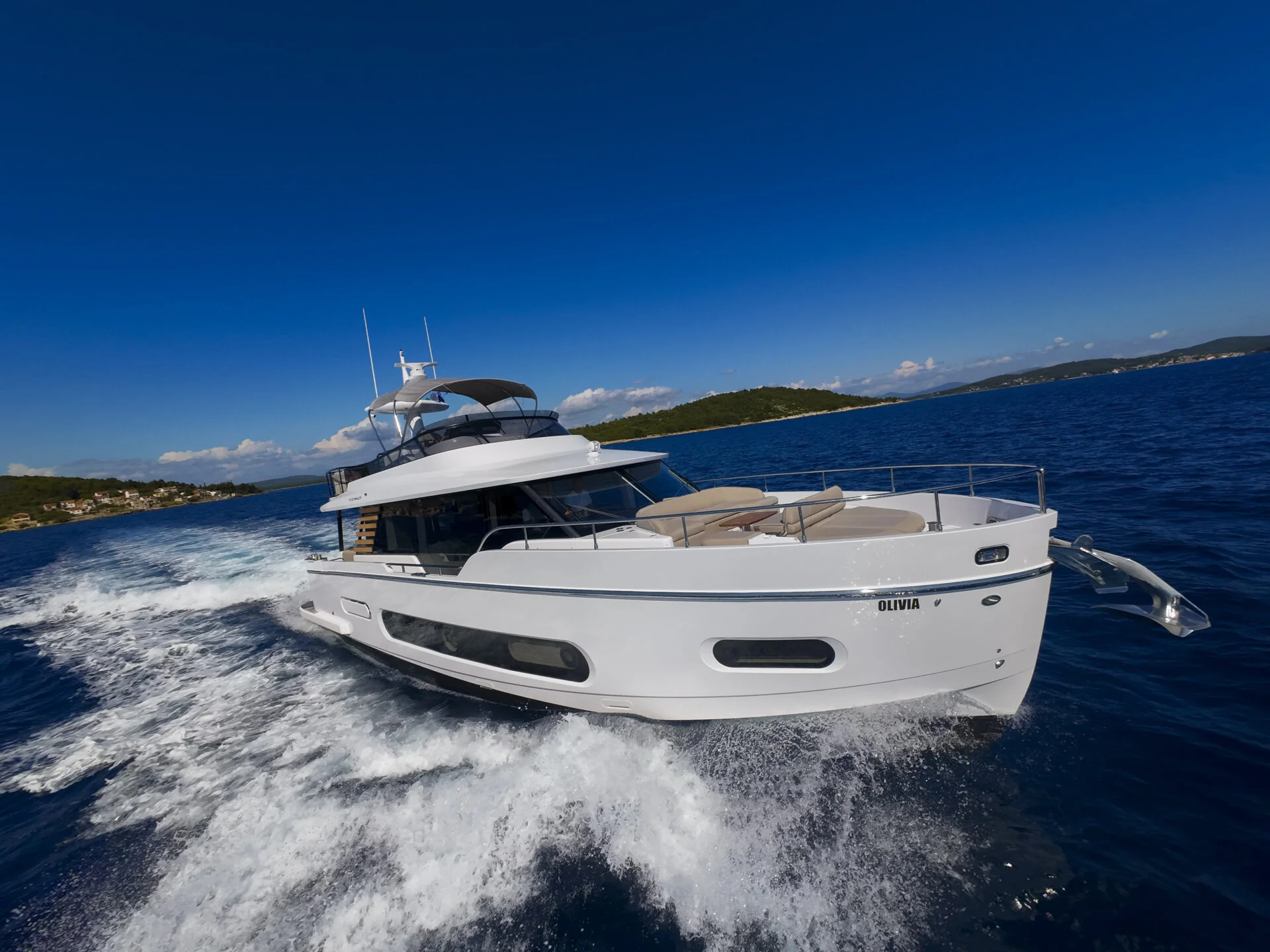 Motor Yacht OLIVIA for Charter wirth SuperYachtsMonaco