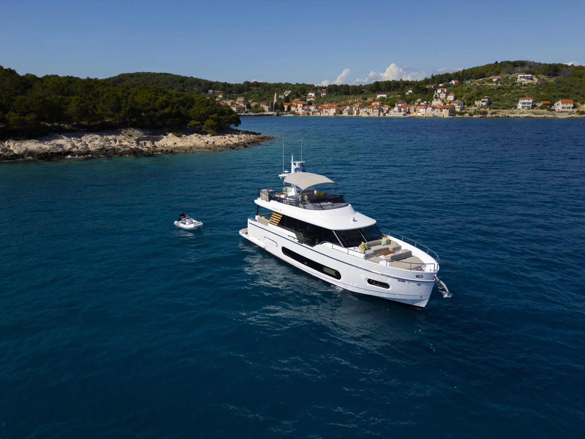Motor Yacht OLIVIA for Charter wirth SuperYachtsMonaco