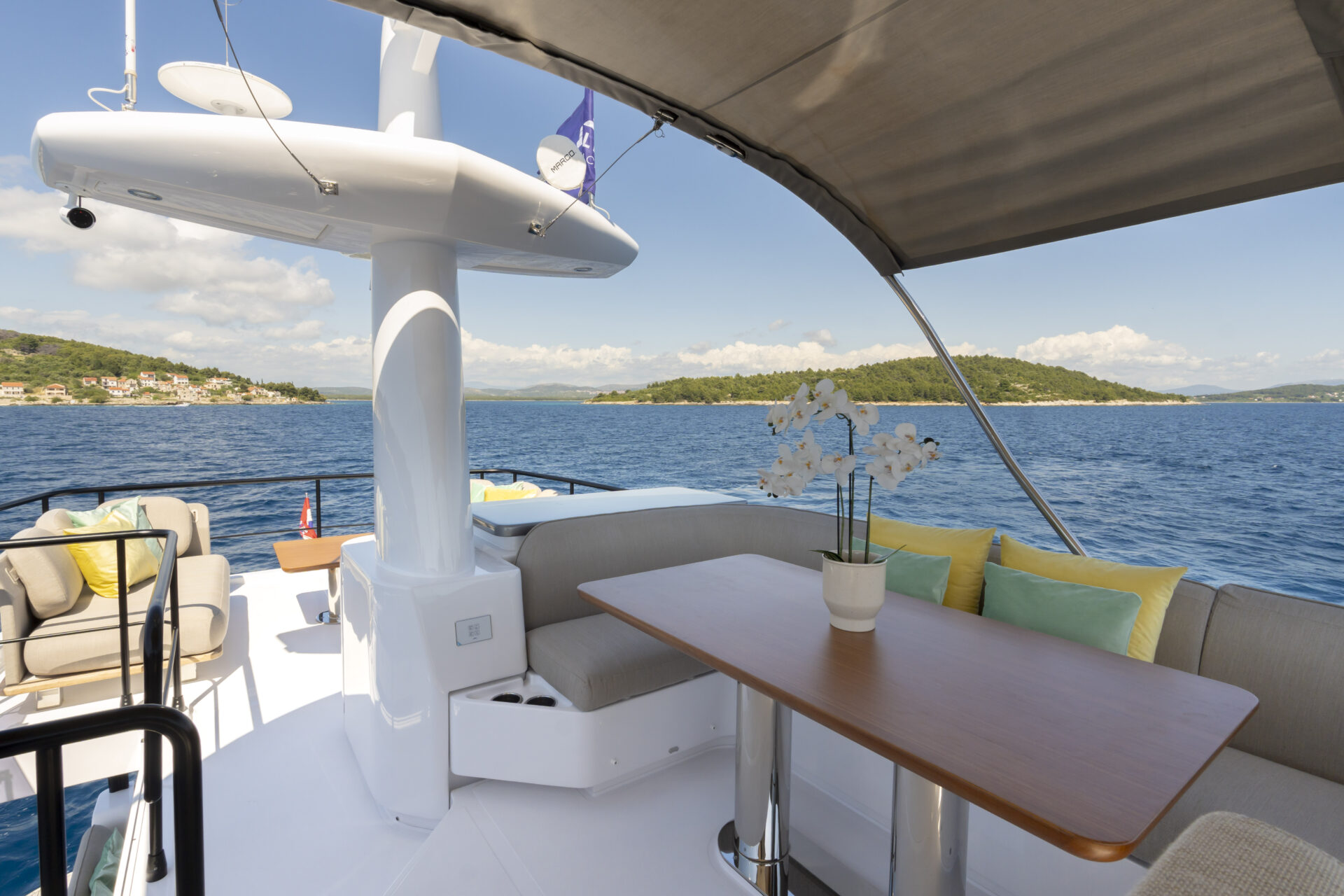 Motor Yacht OLIVIA for Charter wirth SuperYachtsMonaco