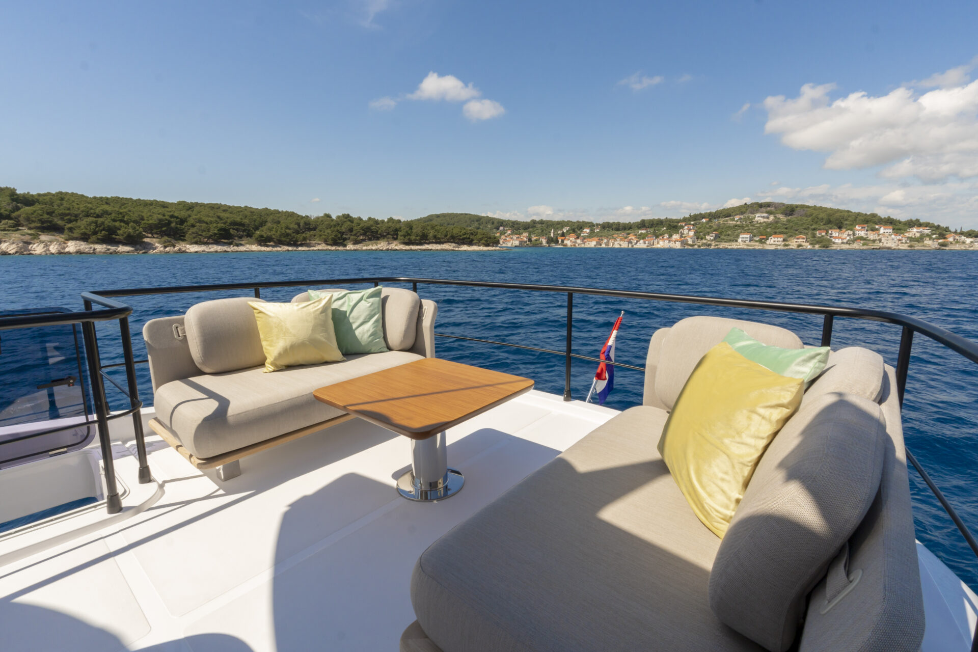 Motor Yacht OLIVIA for Charter wirth SuperYachtsMonaco