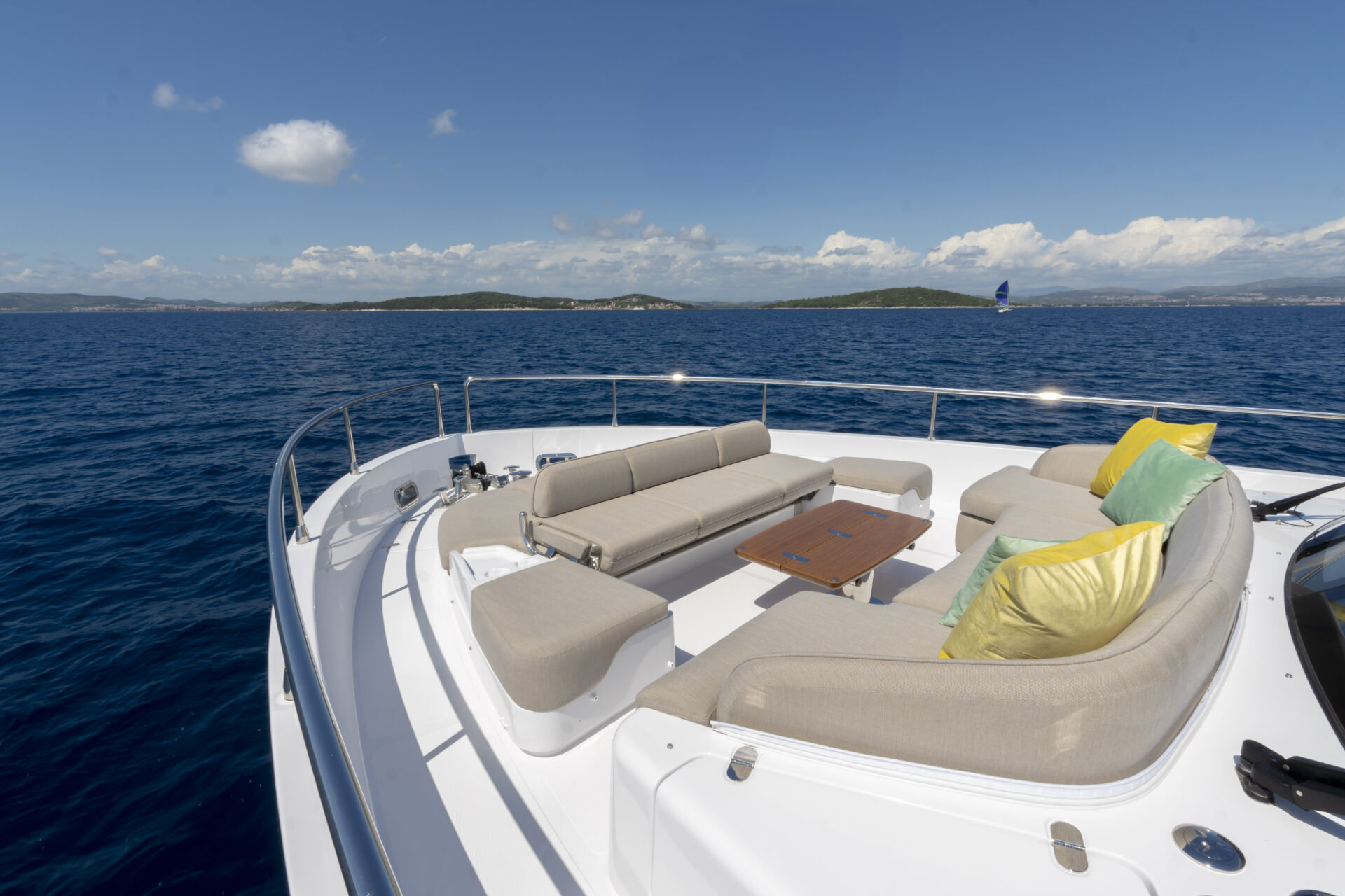 Motor Yacht OLIVIA for Charter wirth SuperYachtsMonaco