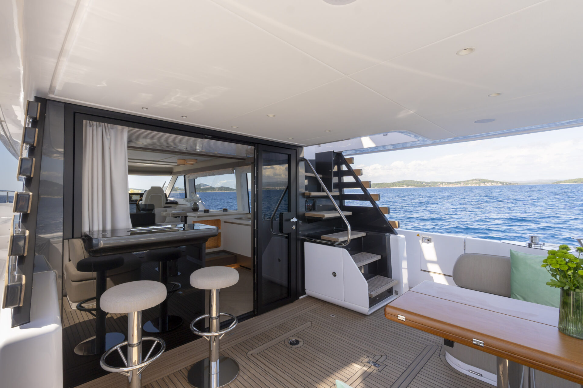 Motor Yacht OLIVIA for Charter wirth SuperYachtsMonaco