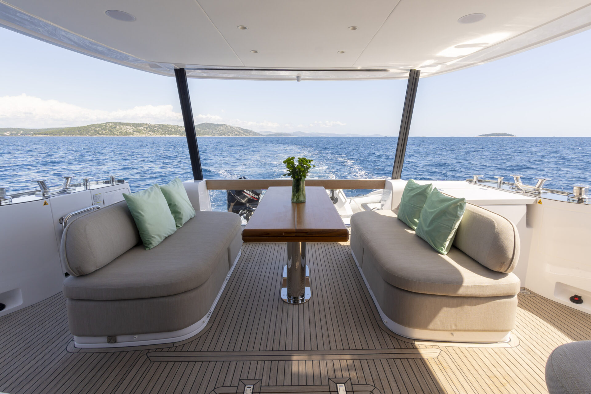 Motor Yacht OLIVIA for Charter wirth SuperYachtsMonaco