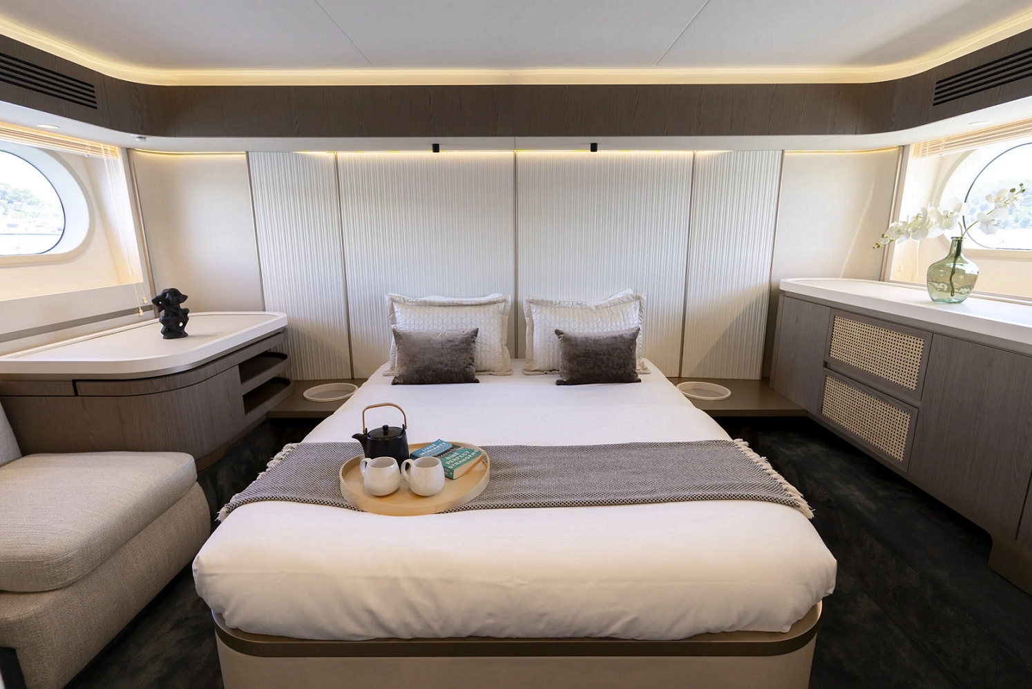 Motor Yacht OLIVIA for Charter wirth SuperYachtsMonaco