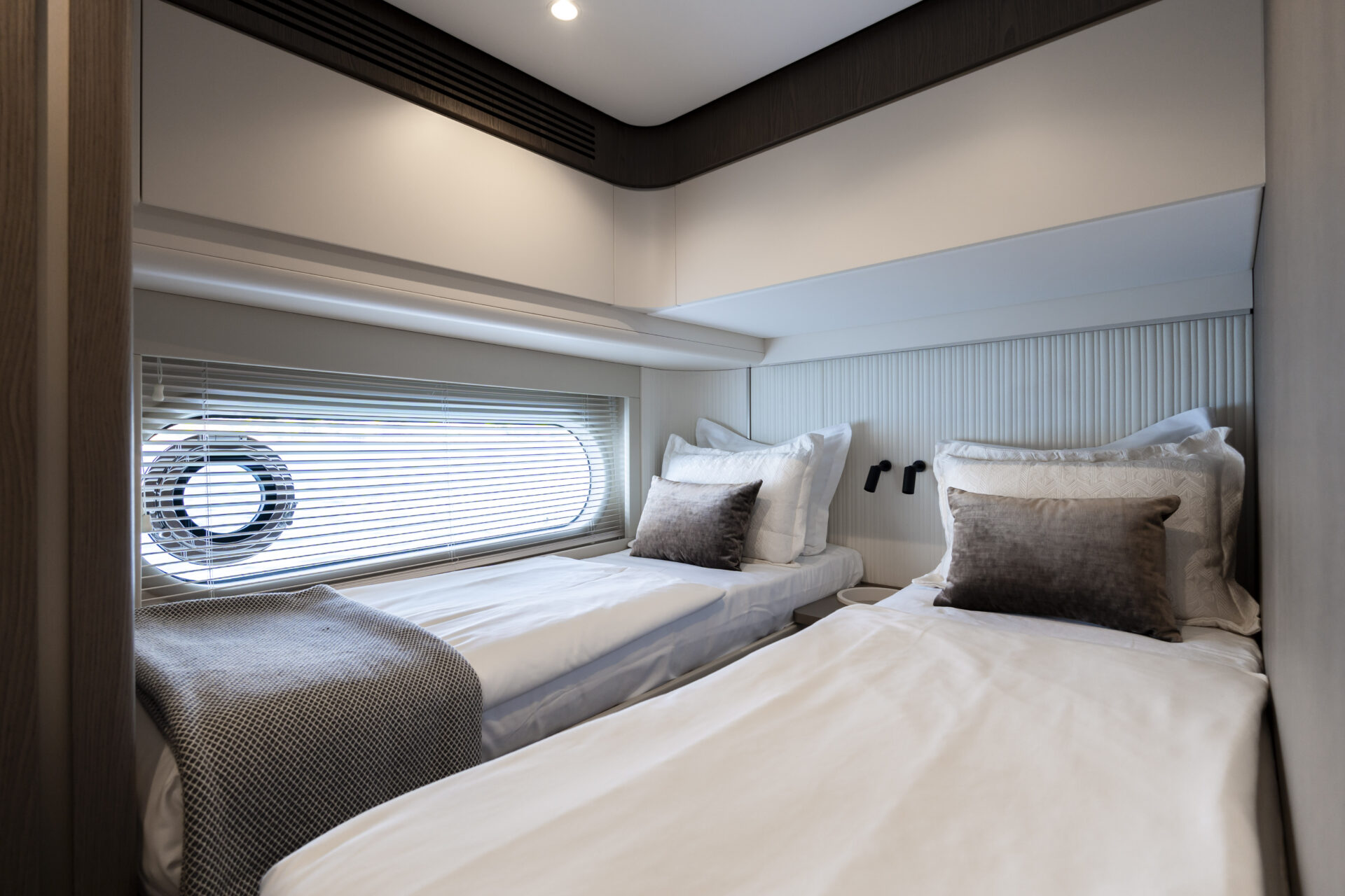 Motor Yacht OLIVIA for Charter wirth SuperYachtsMonaco