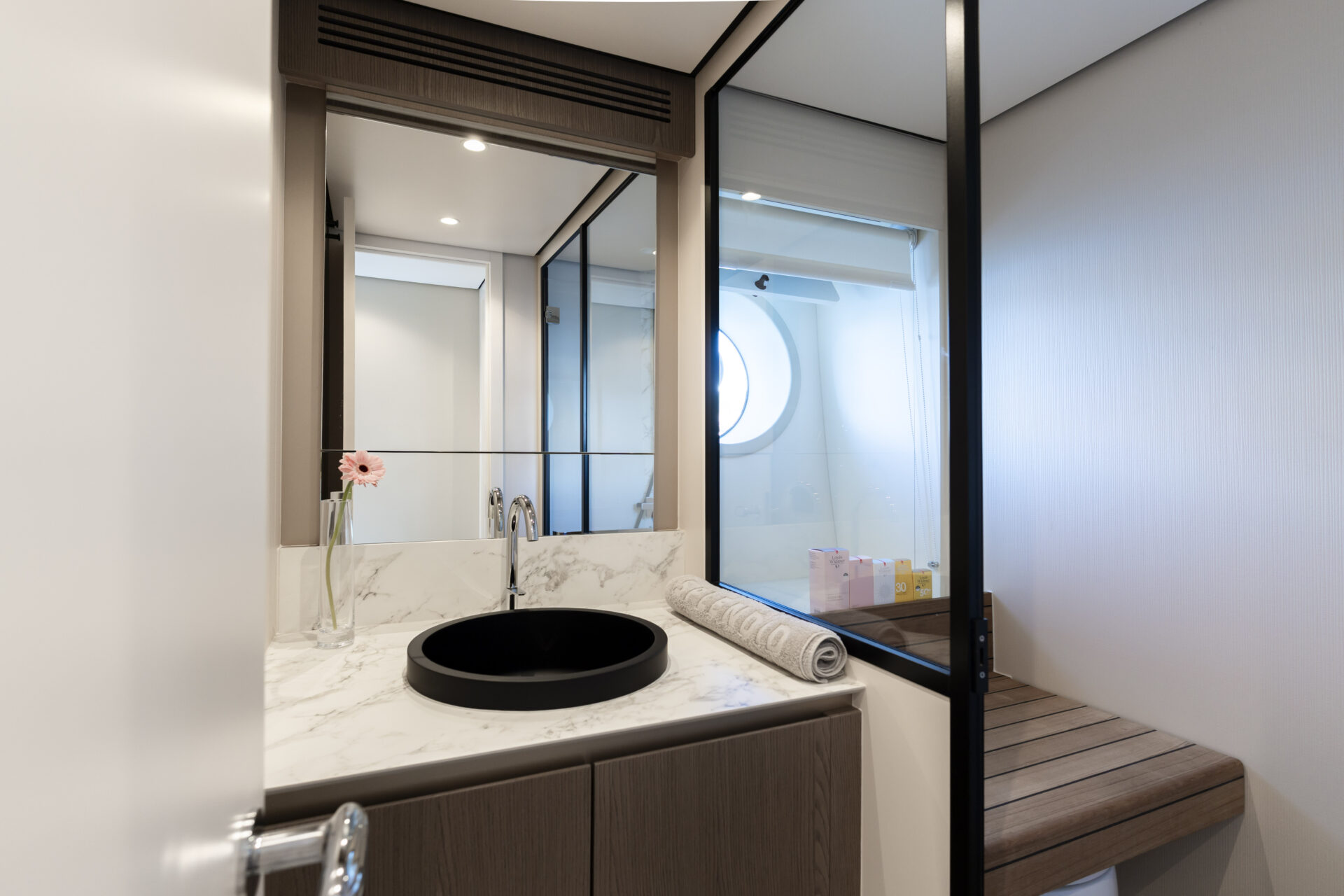 Motor Yacht OLIVIA for Charter wirth SuperYachtsMonaco