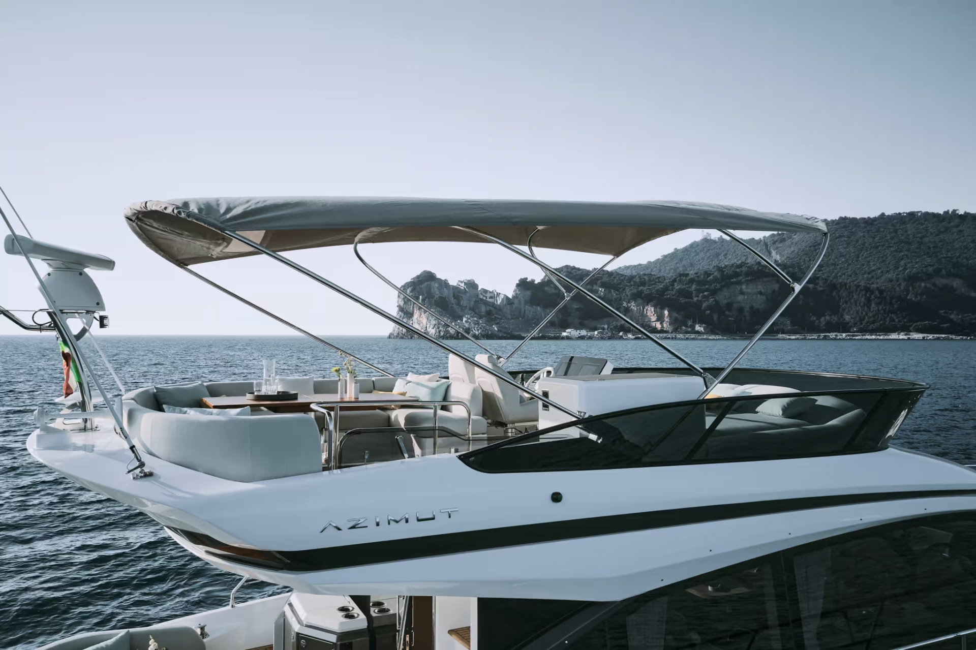 Motor Yacht LEELOO for Charter wirth SuperYachtsMonaco