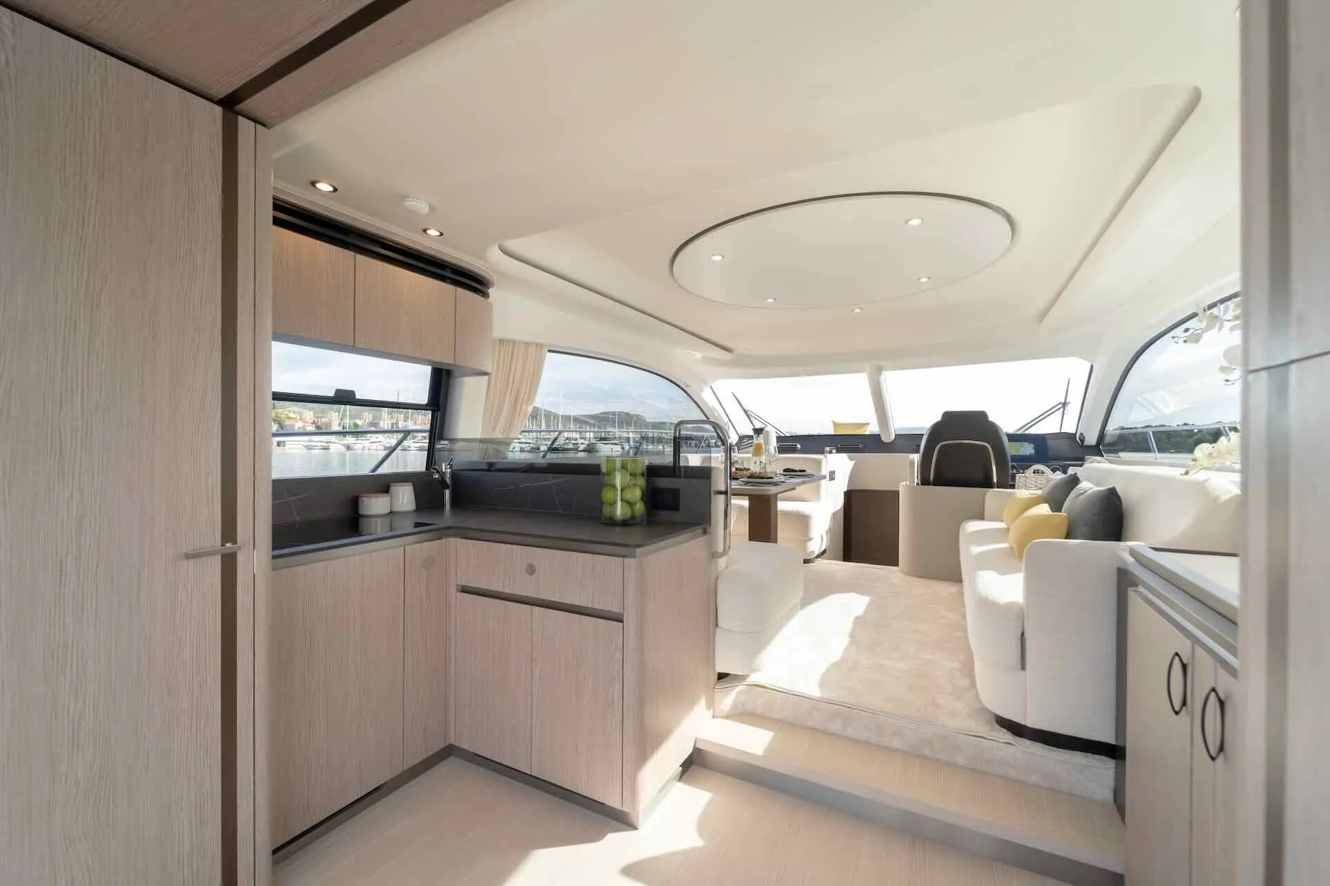 Motor Yacht LEELOO for Charter wirth SuperYachtsMonaco