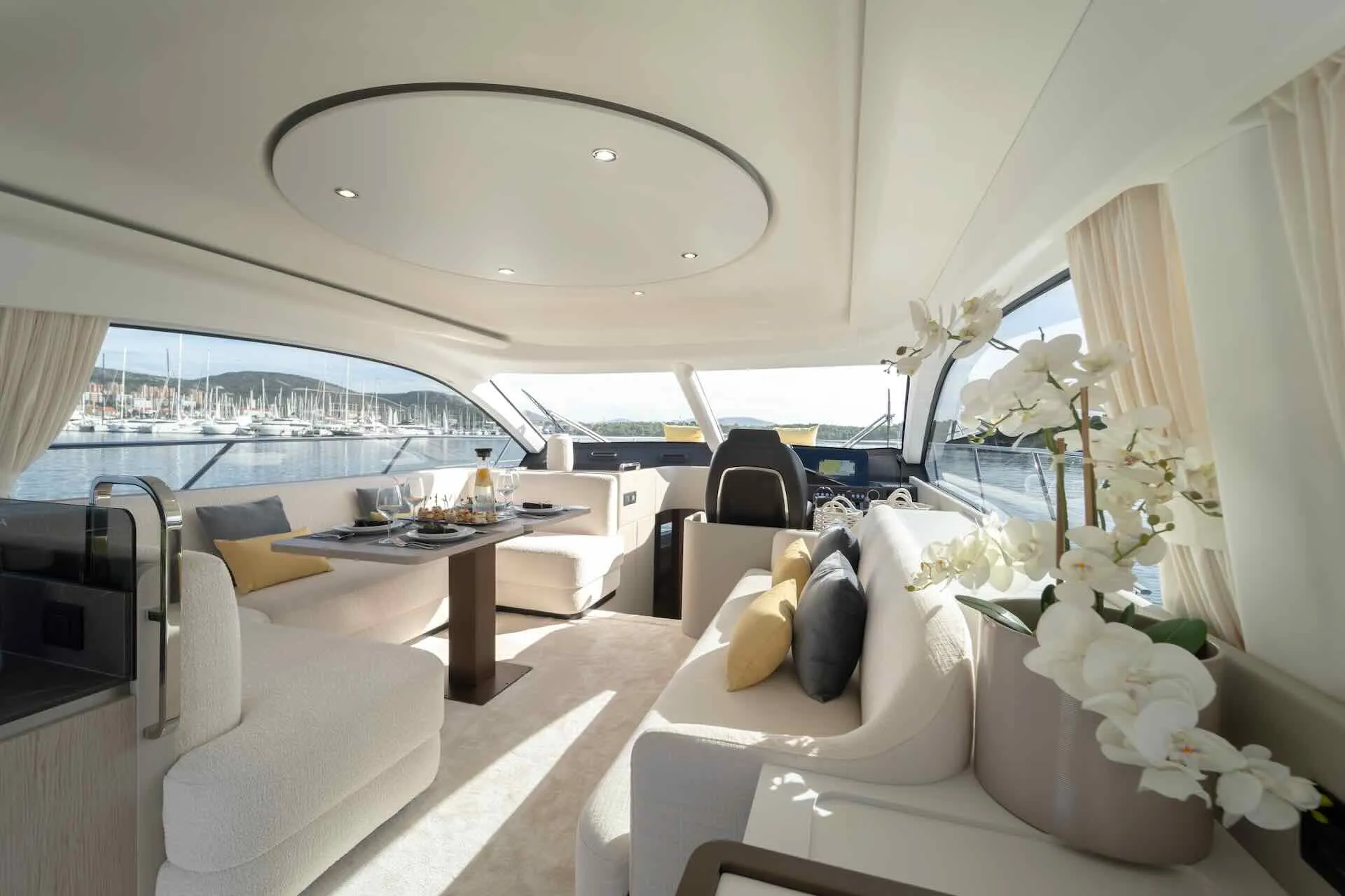 Motor Yacht LEELOO for Charter wirth SuperYachtsMonaco