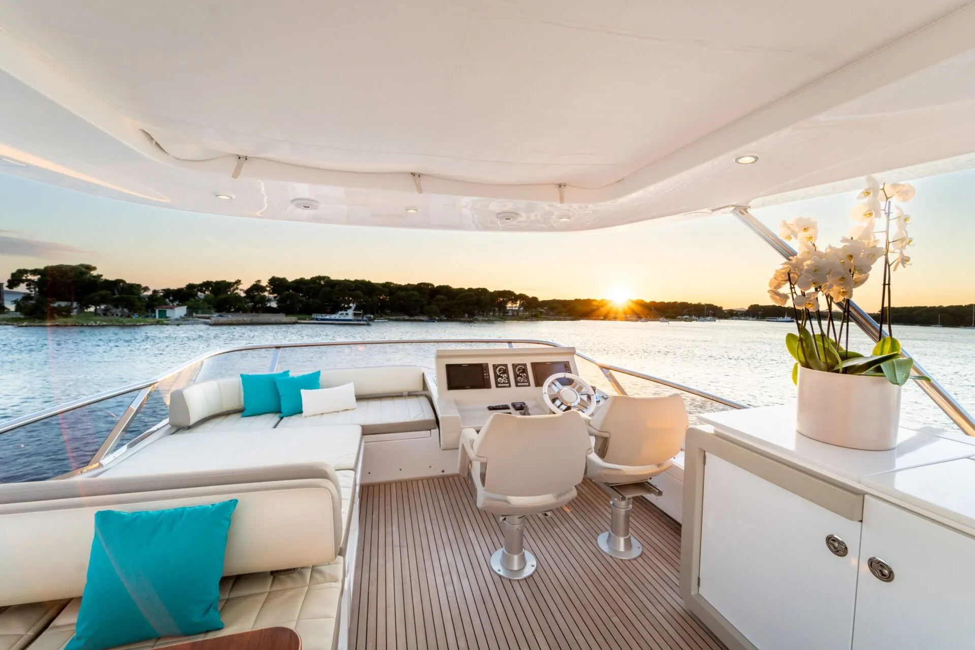 Motor Yacht MINEIRA for Charter with SuperYachtsMonaco