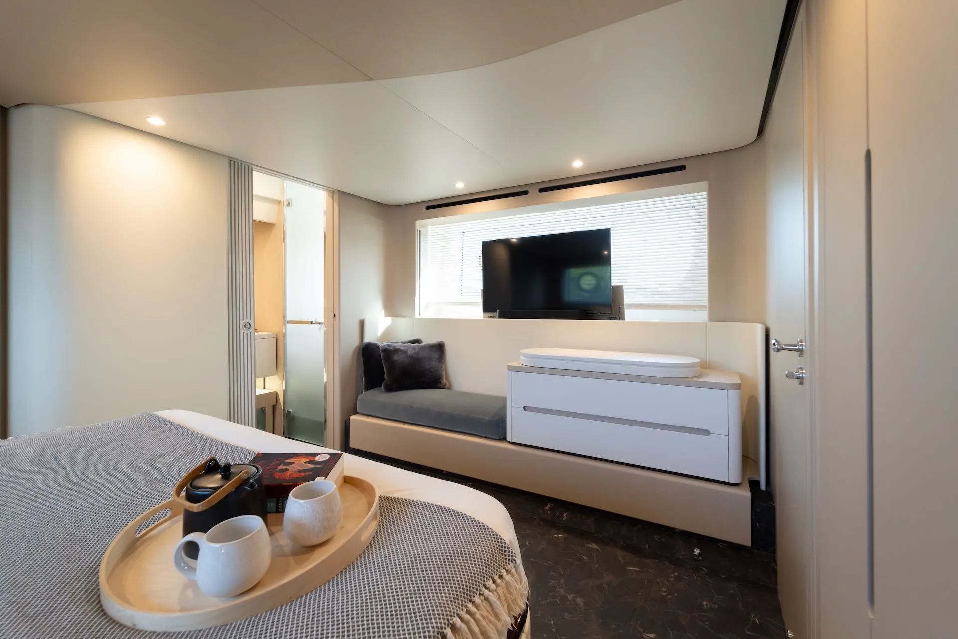 Motor Yacht DONNA for Charter with SuperYachtsMonaco