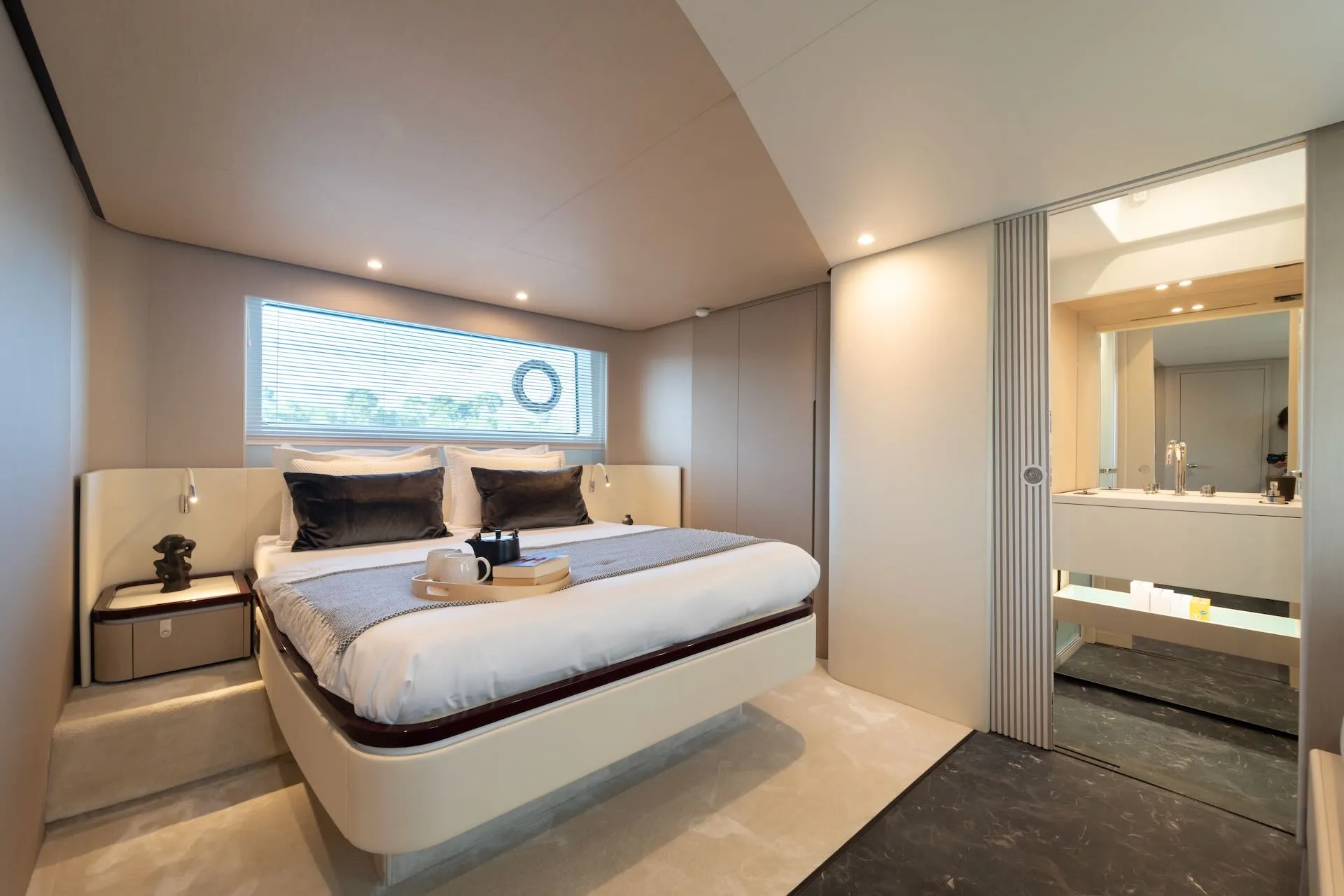 Motor Yacht DONNA for Charter with SuperYachtsMonaco