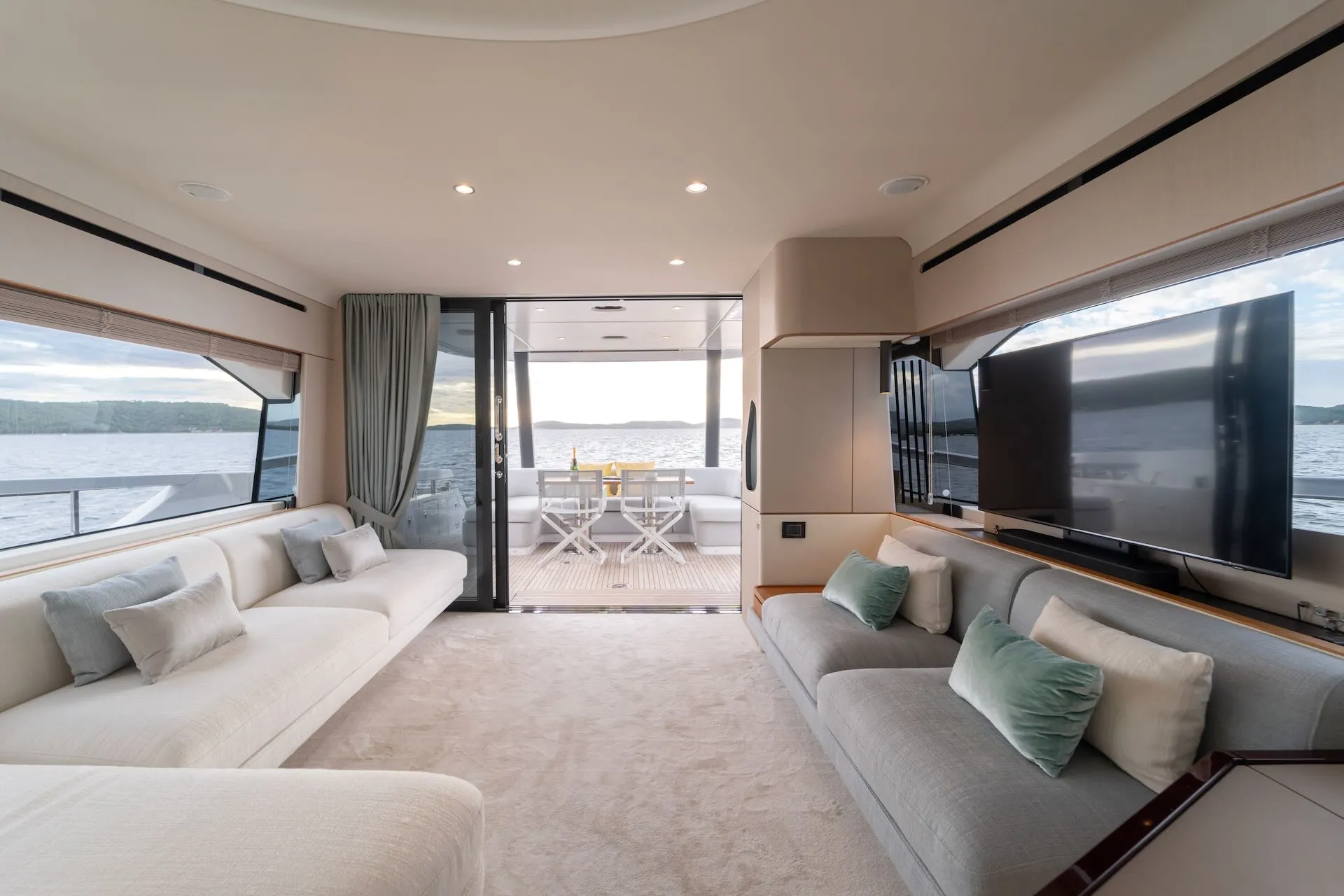 Motor Yacht DONNA for Charter with SuperYachtsMonaco