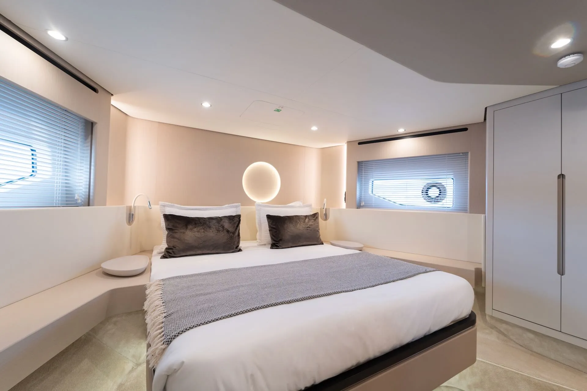 Motor Yacht DONNA for Charter with SuperYachtsMonaco