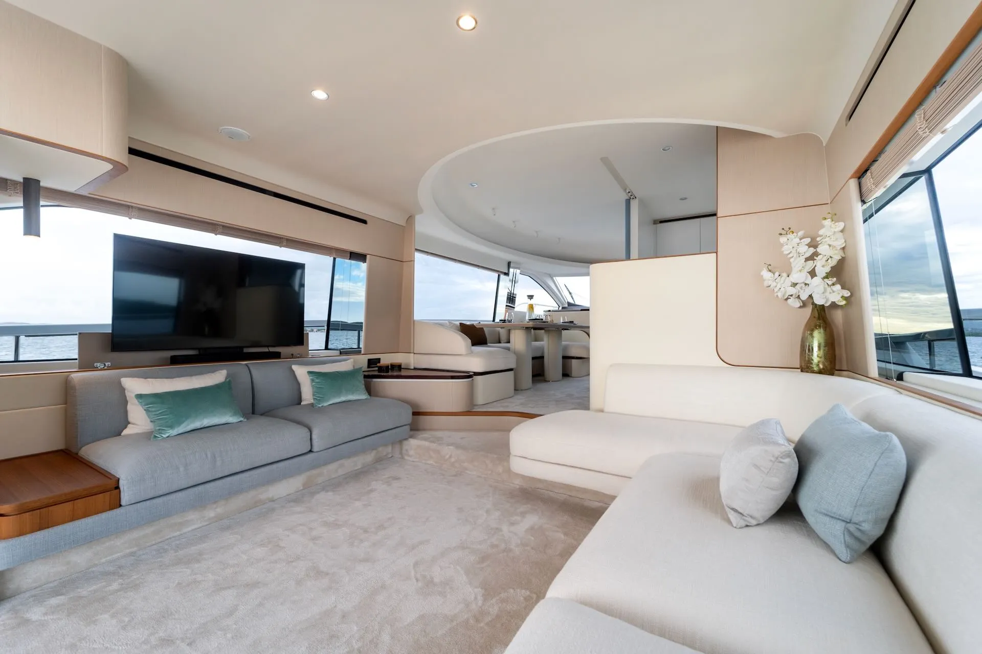 Motor Yacht DONNA for Charter with SuperYachtsMonaco