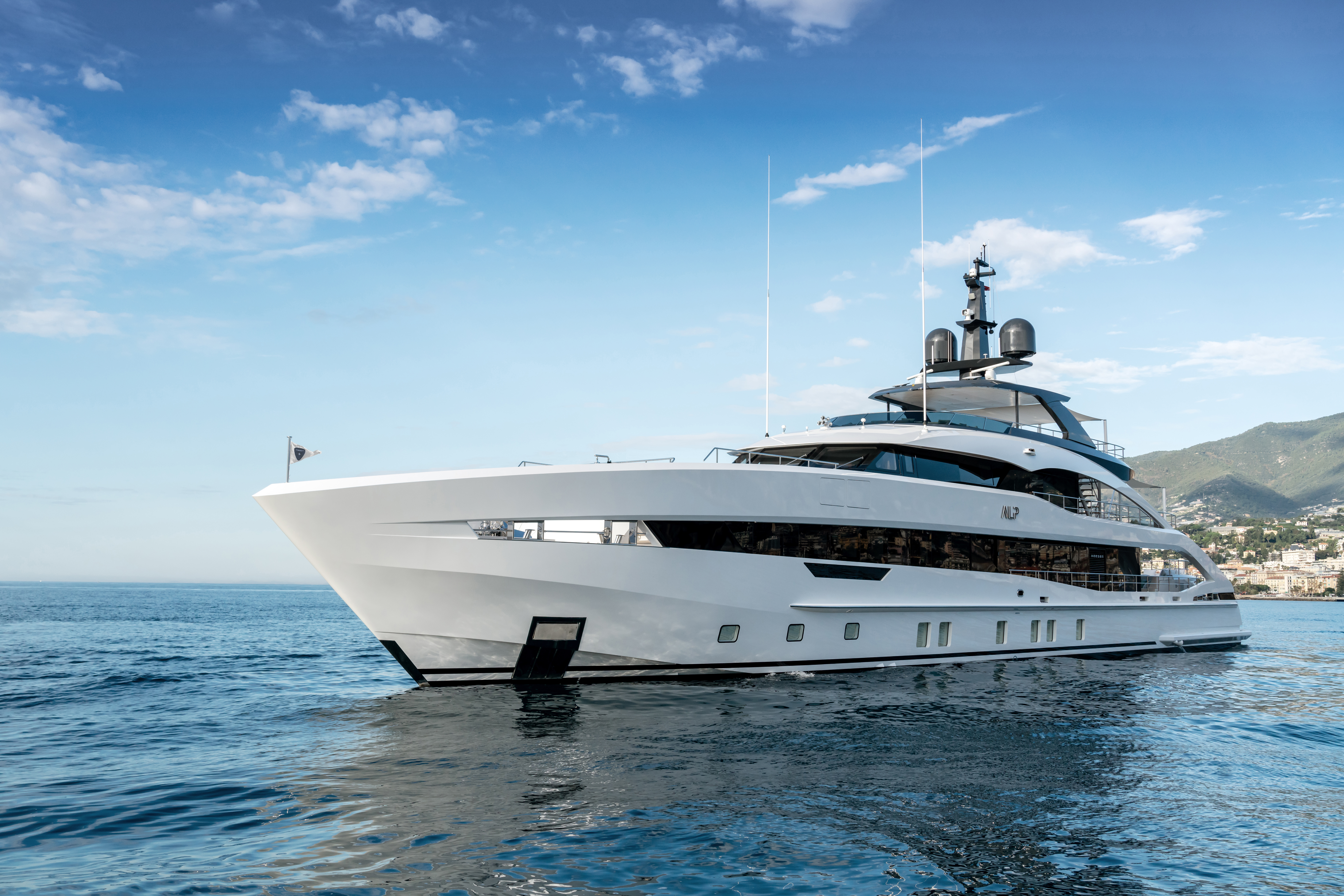 semi-displacement Heesen yacht for sale ALP