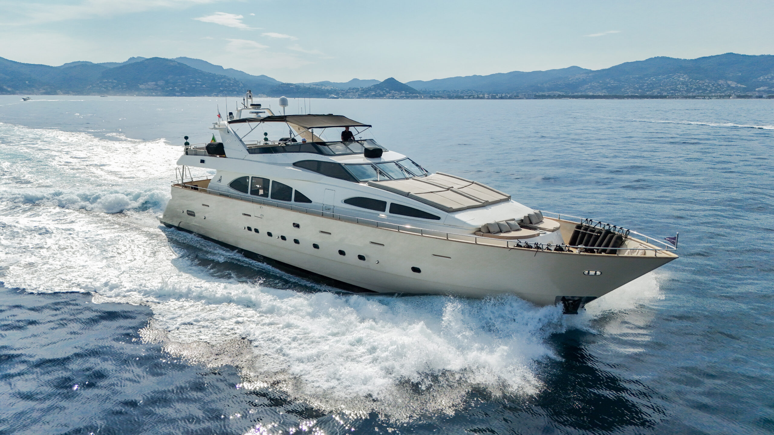 ACCAMA DELTA YACHT FOR CHARTER